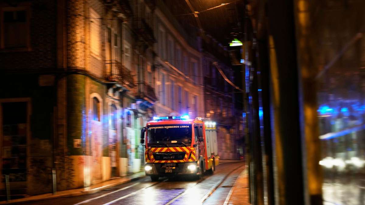 Enfants abandonnés au Portugal : Rapports : la mère et le beau-père de jeunes enfants arrêtés