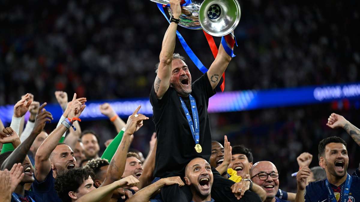 Ligue des champions de football : Enrique mène le PSG à l'Olympe du football : Statue à Paris