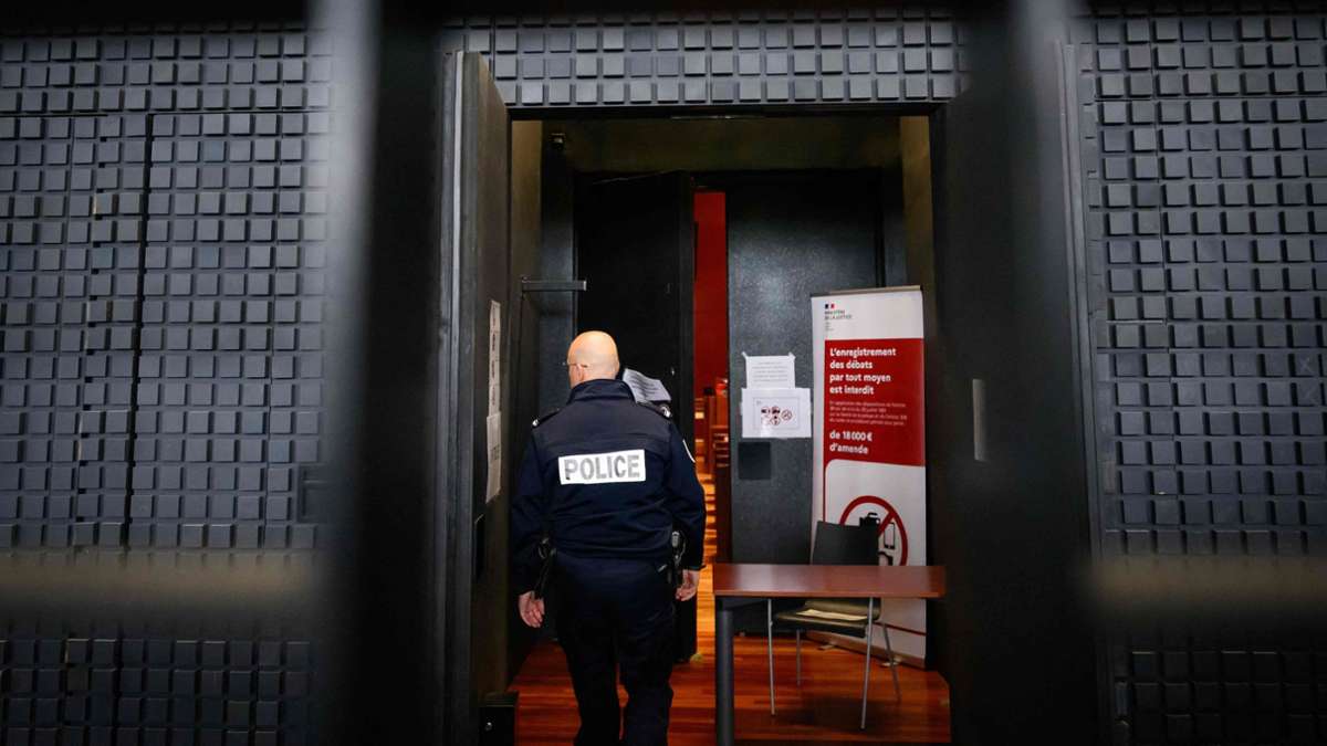 Procès en France : « Mask Man » rejette les accusations de meurtre
