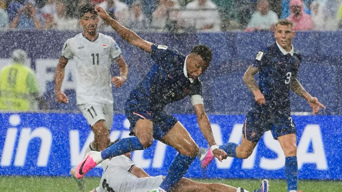C'était la soirée de la Coupe du Monde : la France gagne la bataille de la pluie - Mbappé égalise Klose
