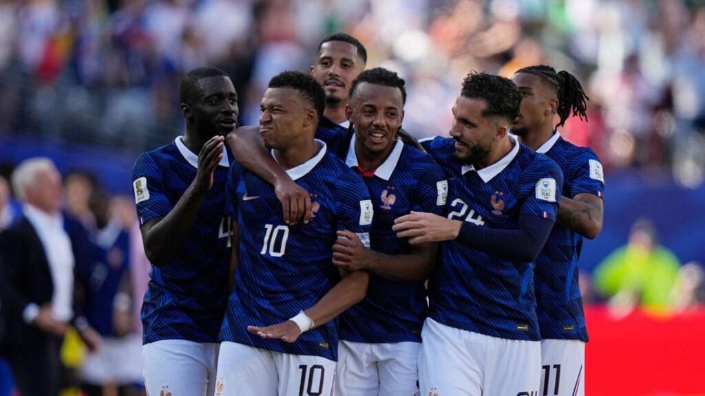 Coupe du monde de football : la France démarre sa quête du titre par une victoire