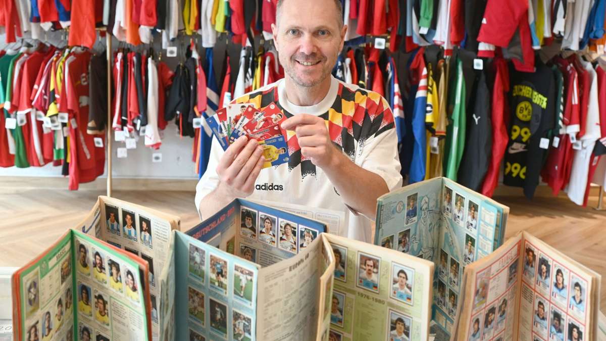 Les autocollants de la Coupe du monde sont très demandés : « J'ai acheté une boîte entière » : Freiberger propose des albums Panini pour toutes les Coupes du monde